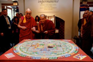 Alum Francine Orr photographs the Dalai Lama.