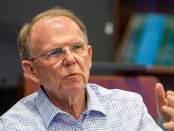 Photograph of instructor Phil Watlington teaching class.